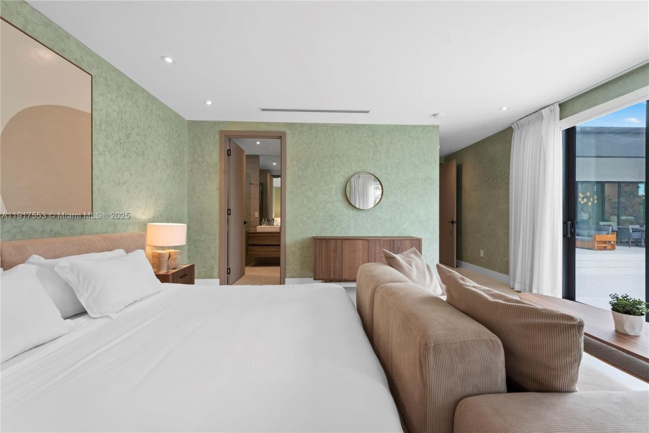 1881 NE 196th Ter, Miami, FL 33179 Photo