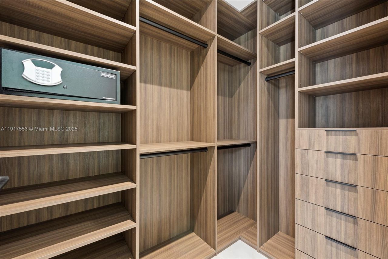 1881 NE 196th Ter, Miami, FL 33179 Photo