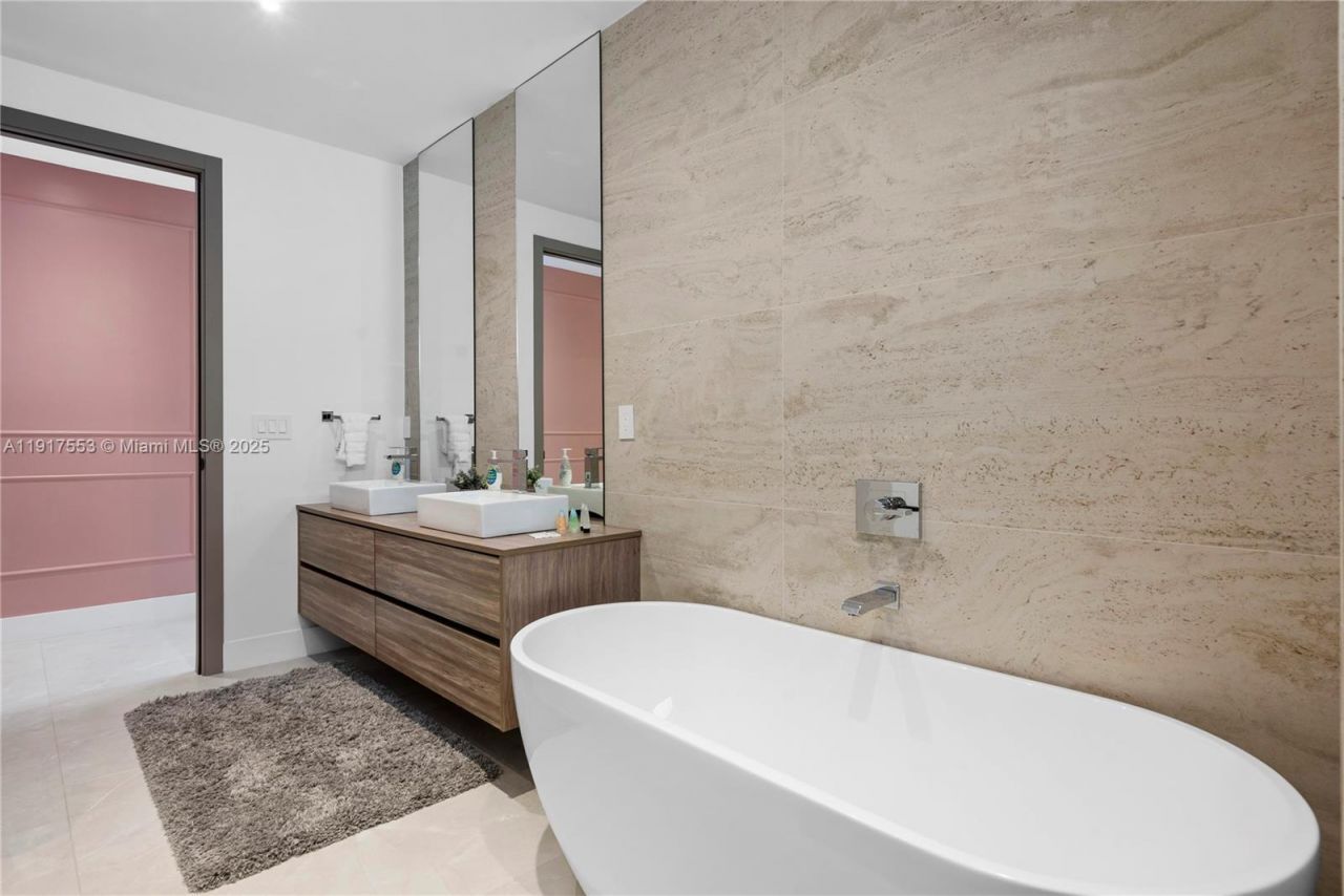 1881 NE 196th Ter, Miami, FL 33179 Photo