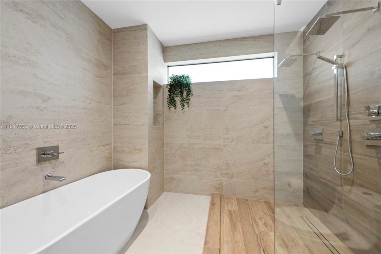 1881 NE 196th Ter, Miami, FL 33179 Photo