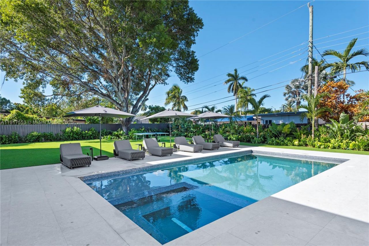 1881 NE 196th Ter, Miami, FL 33179 Photo