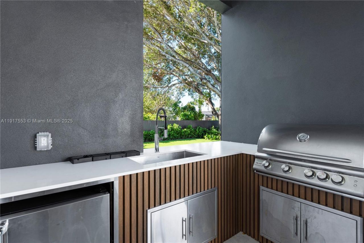 1881 NE 196th Ter, Miami, FL 33179 Photo