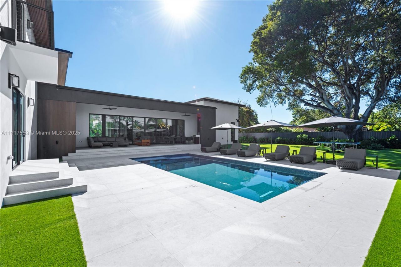 1881 NE 196th Ter, Miami, FL 33179 Photo