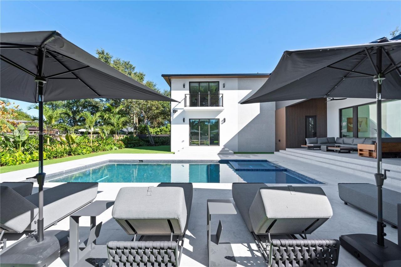 1881 NE 196th Ter, Miami, FL 33179 Photo