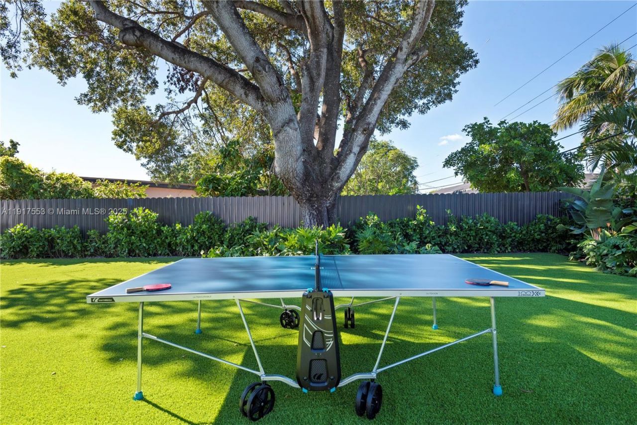 1881 NE 196th Ter, Miami, FL 33179 Photo