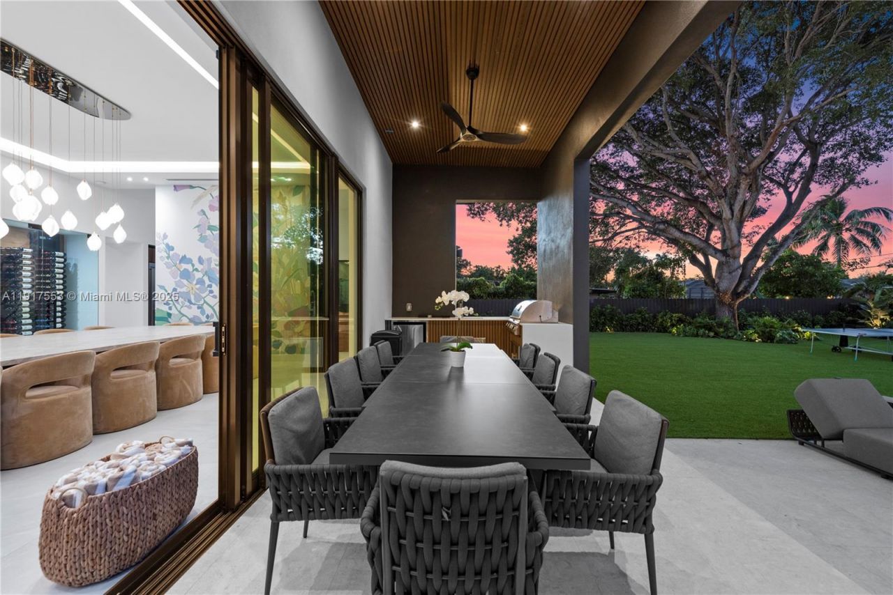 1881 NE 196th Ter, Miami, FL 33179 Photo