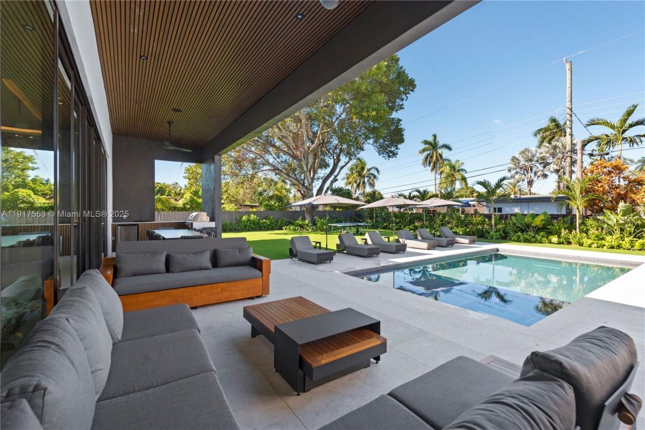 1881 NE 196th Ter, Miami, FL 33179 Photo