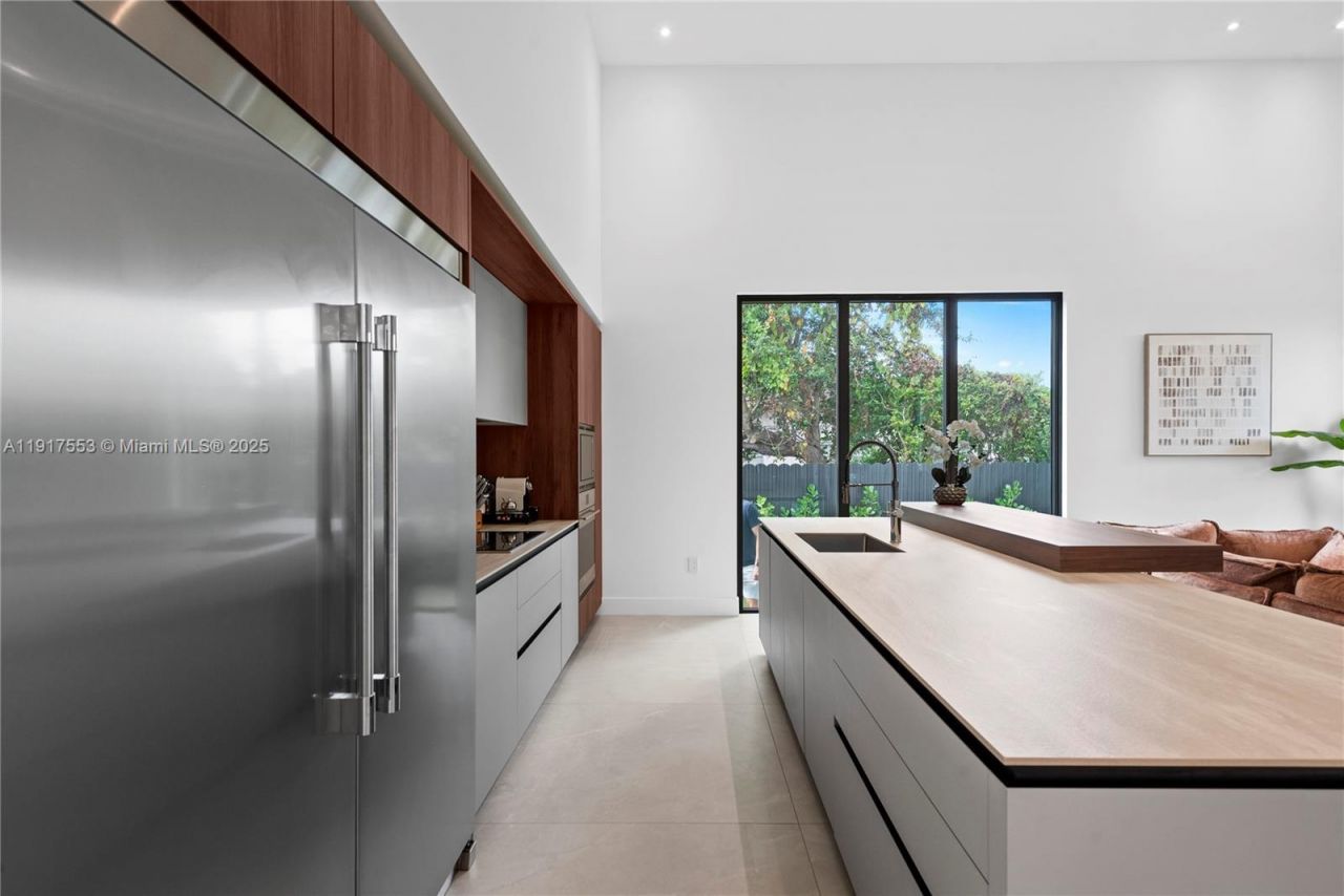 1881 NE 196th Ter, Miami, FL 33179 Photo