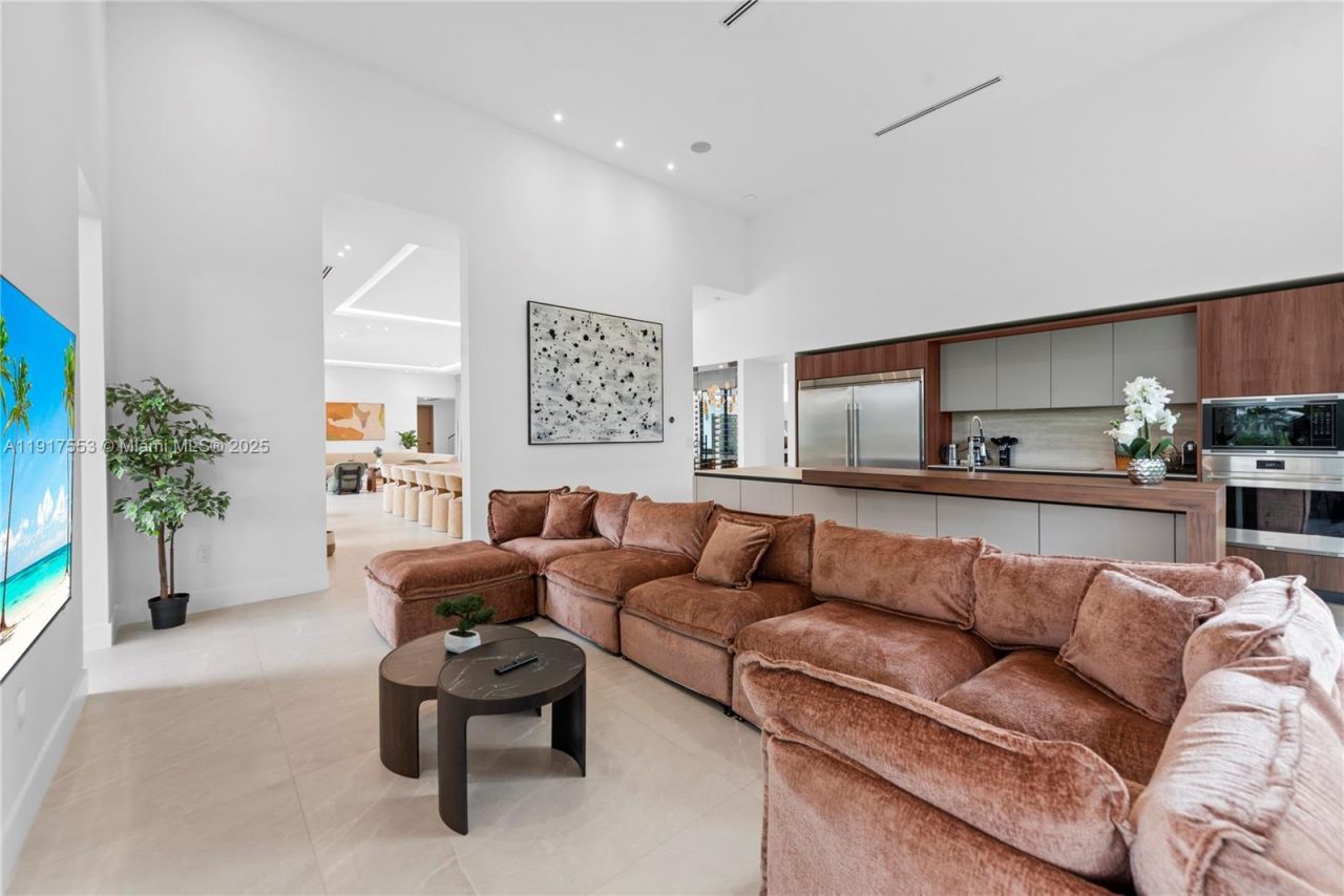 1881 NE 196th Ter, Miami, FL 33179 Photo