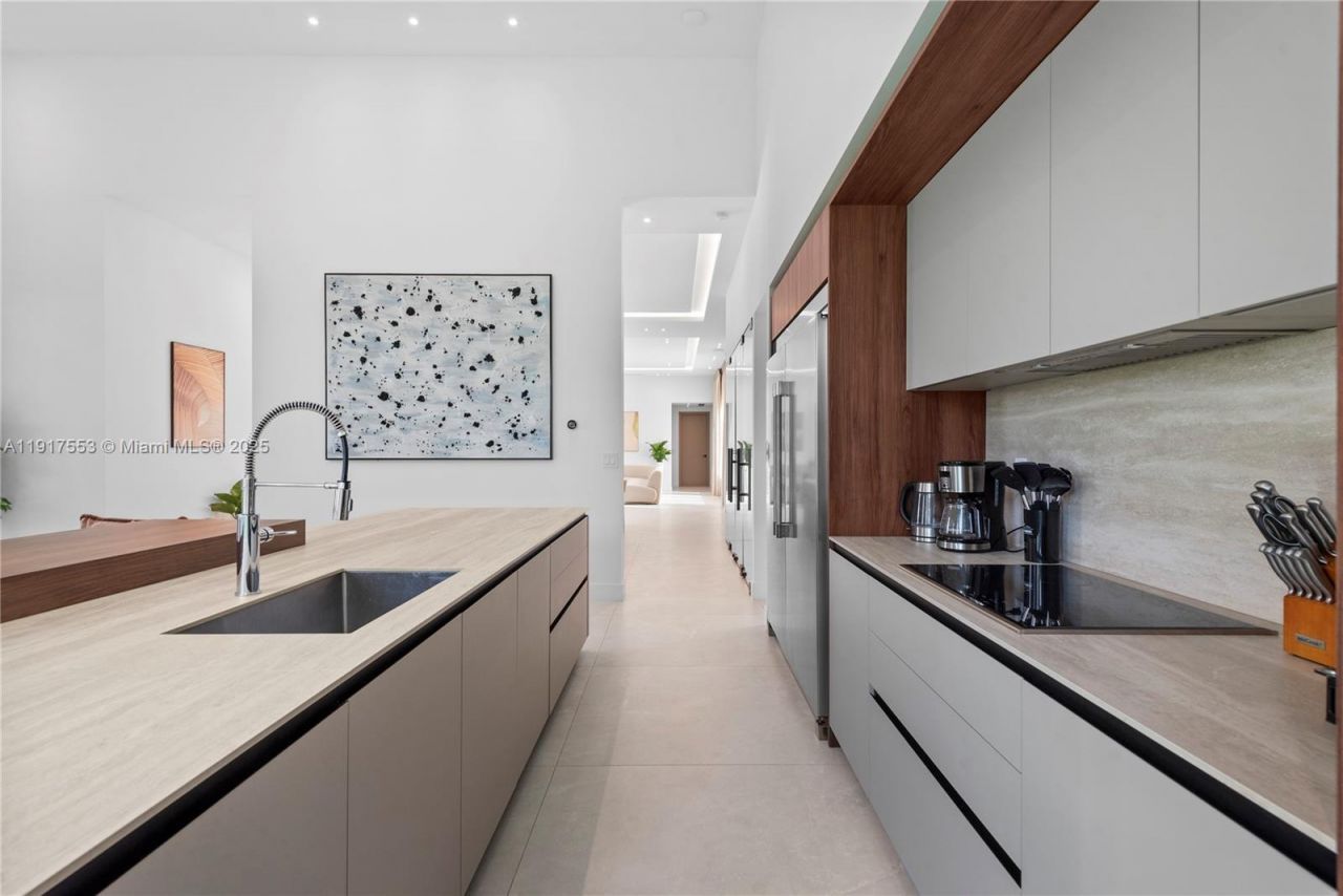 1881 NE 196th Ter, Miami, FL 33179 Photo