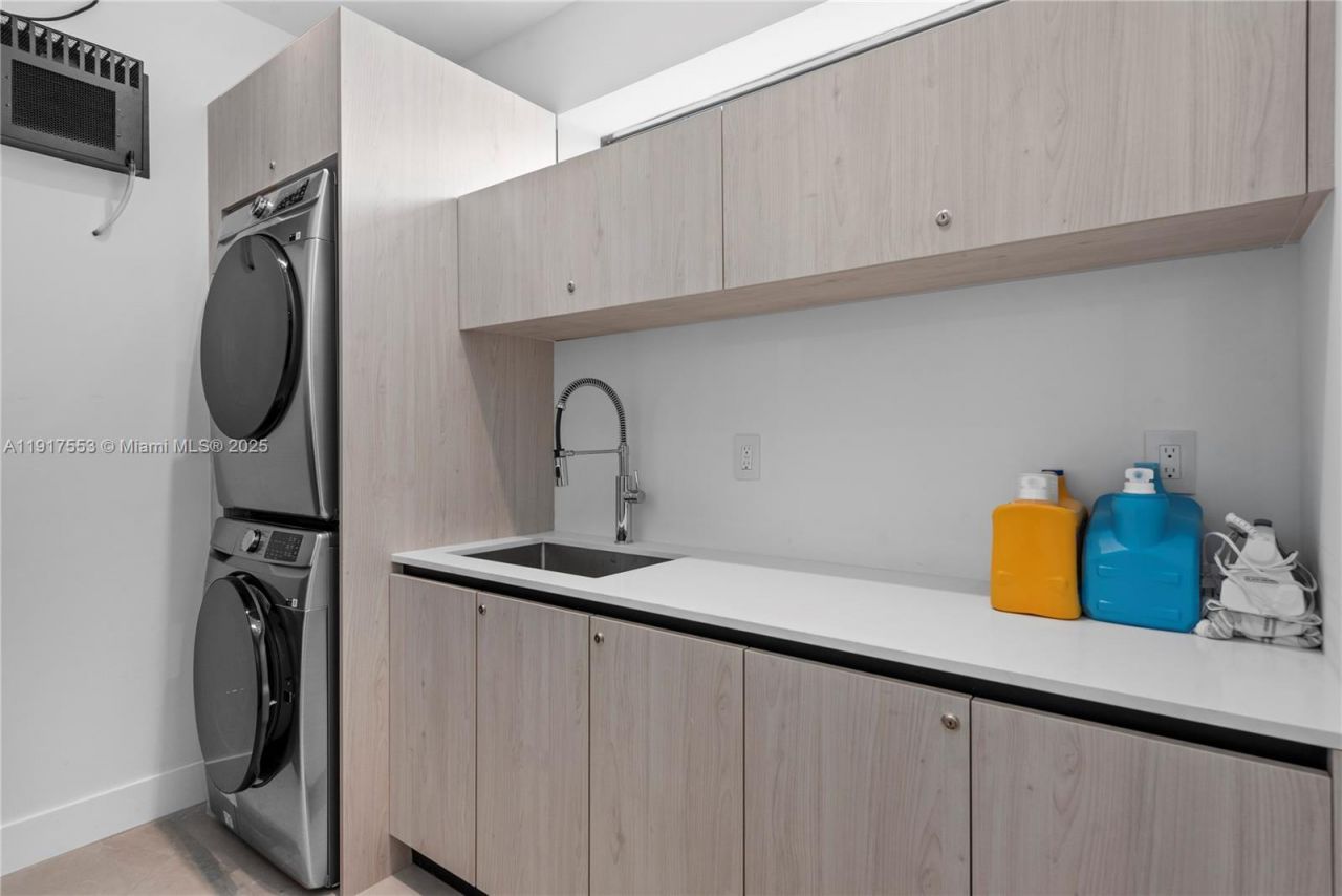 1881 NE 196th Ter, Miami, FL 33179 Photo