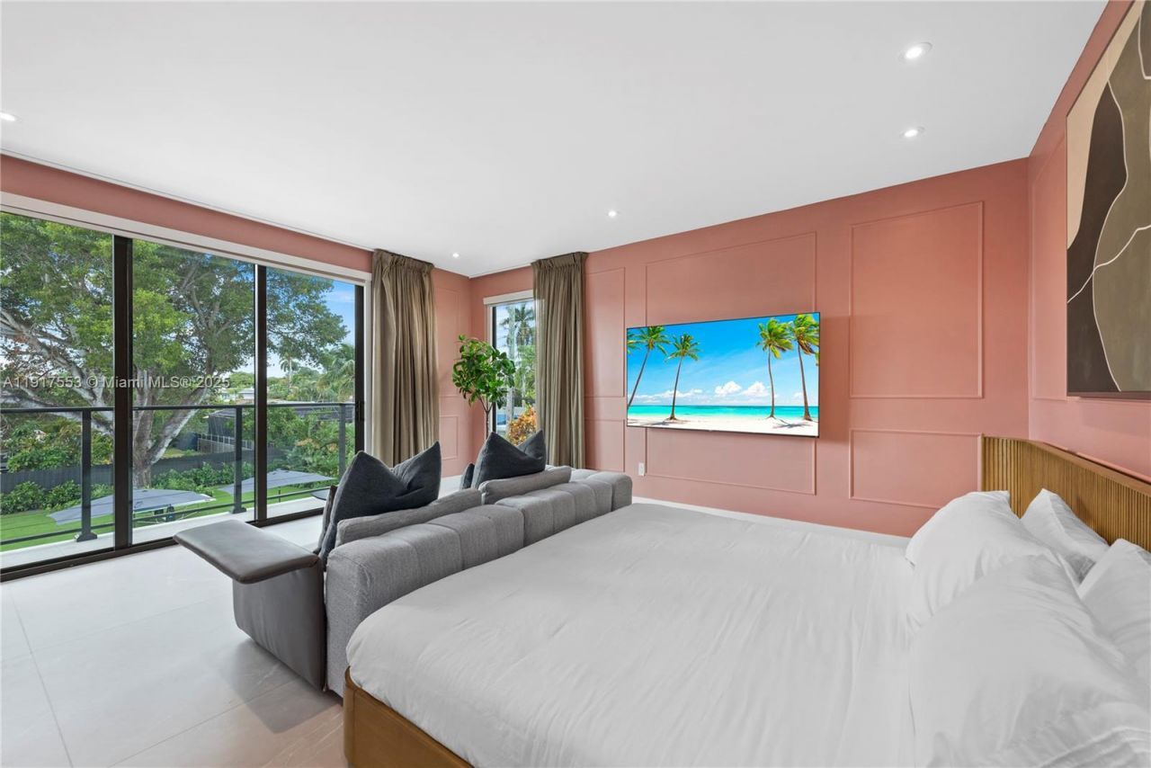 1881 NE 196th Ter, Miami, FL 33179 Photo