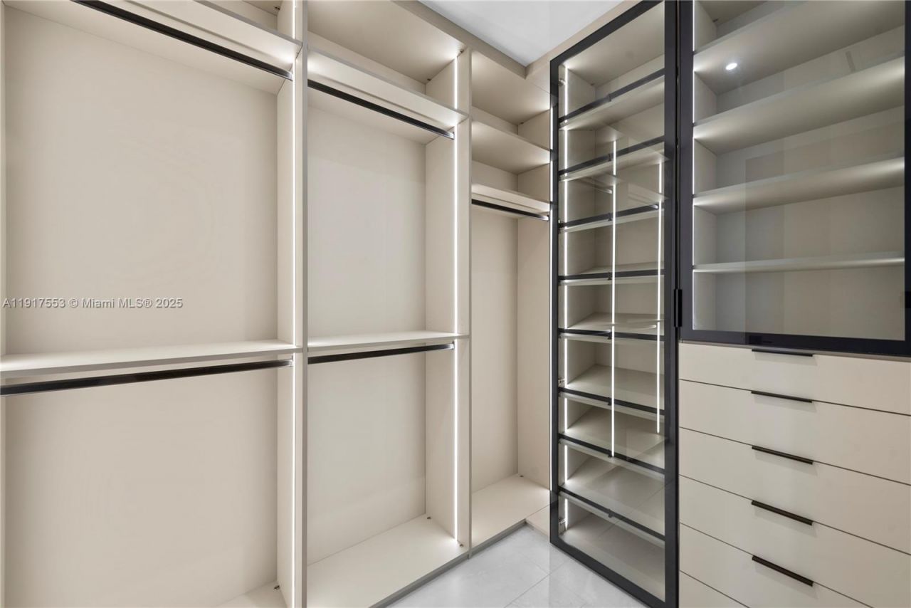 1881 NE 196th Ter, Miami, FL 33179 Photo