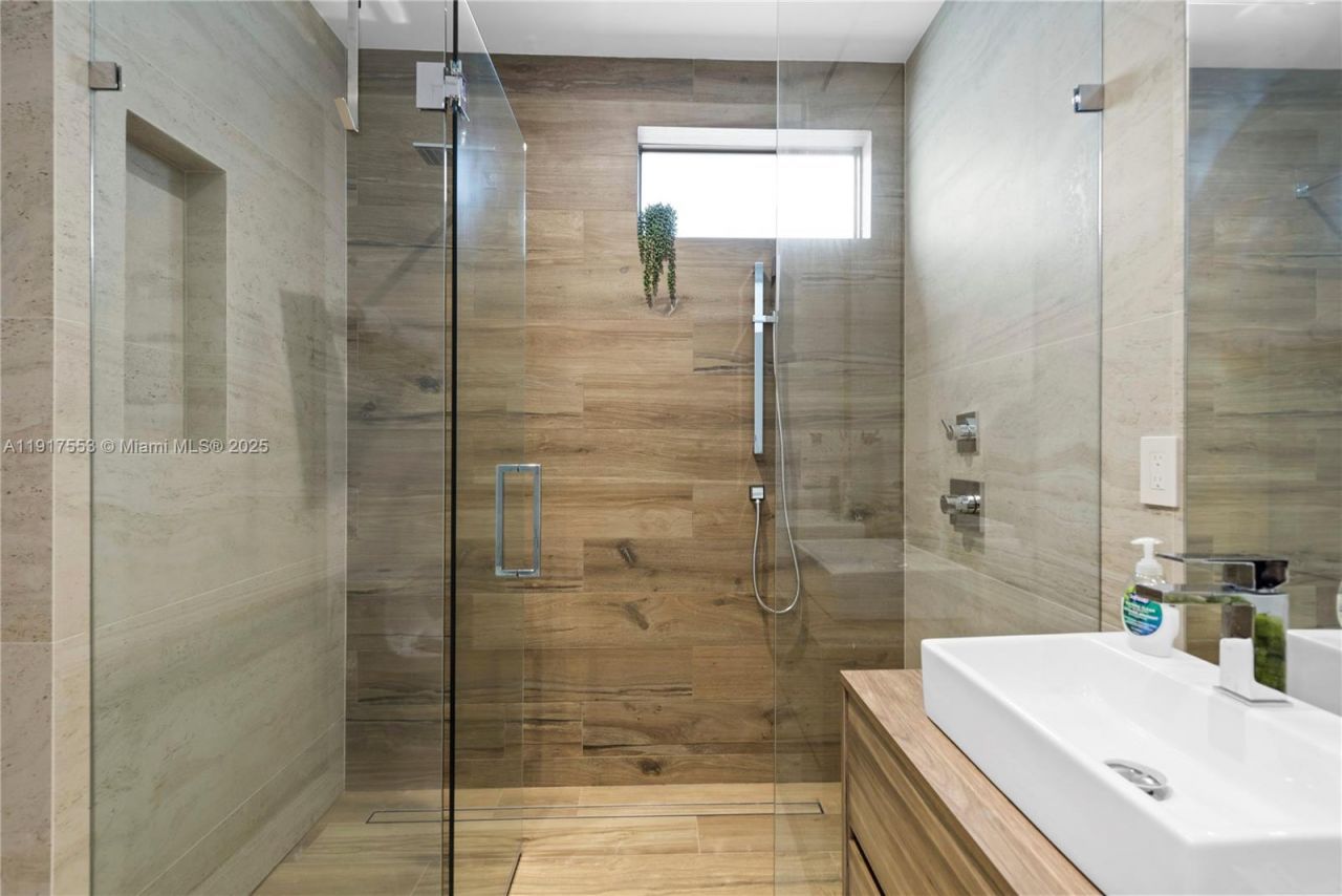 1881 NE 196th Ter, Miami, FL 33179 Photo