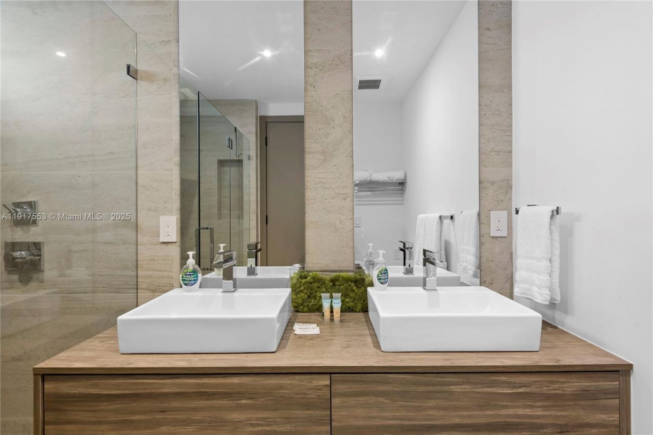 1881 NE 196th Ter, Miami, FL 33179 Photo