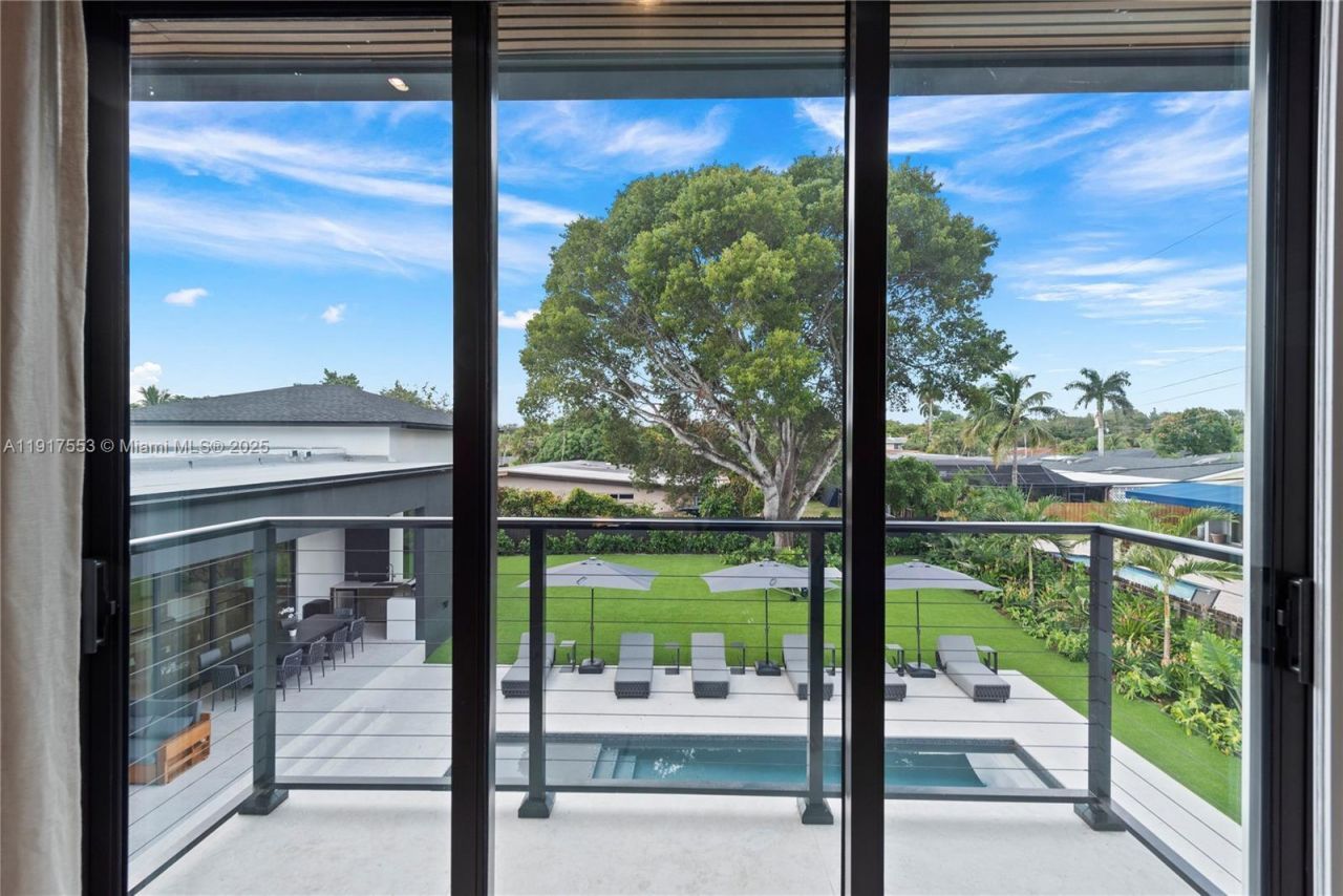 1881 NE 196th Ter, Miami, FL 33179 Photo