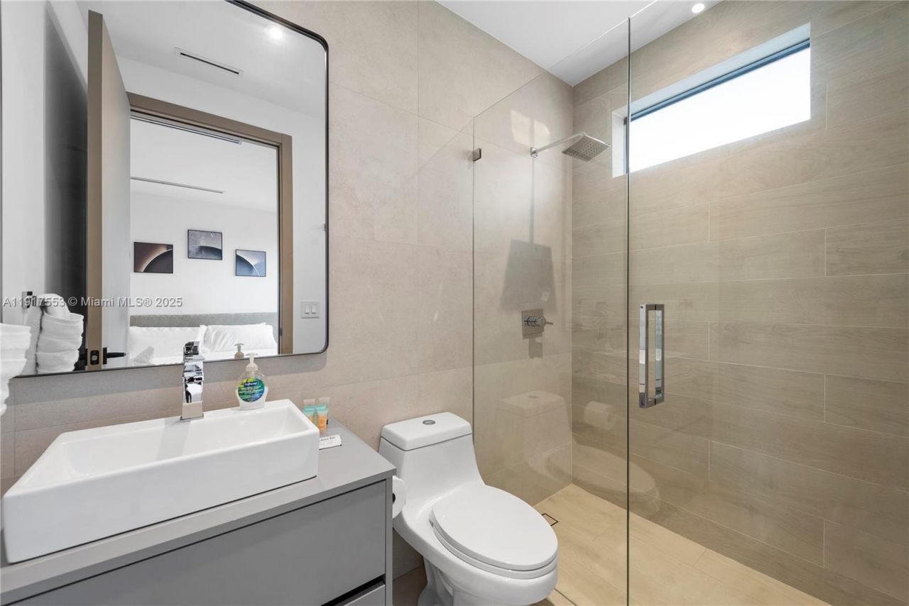 1881 NE 196th Ter, Miami, FL 33179 Photo