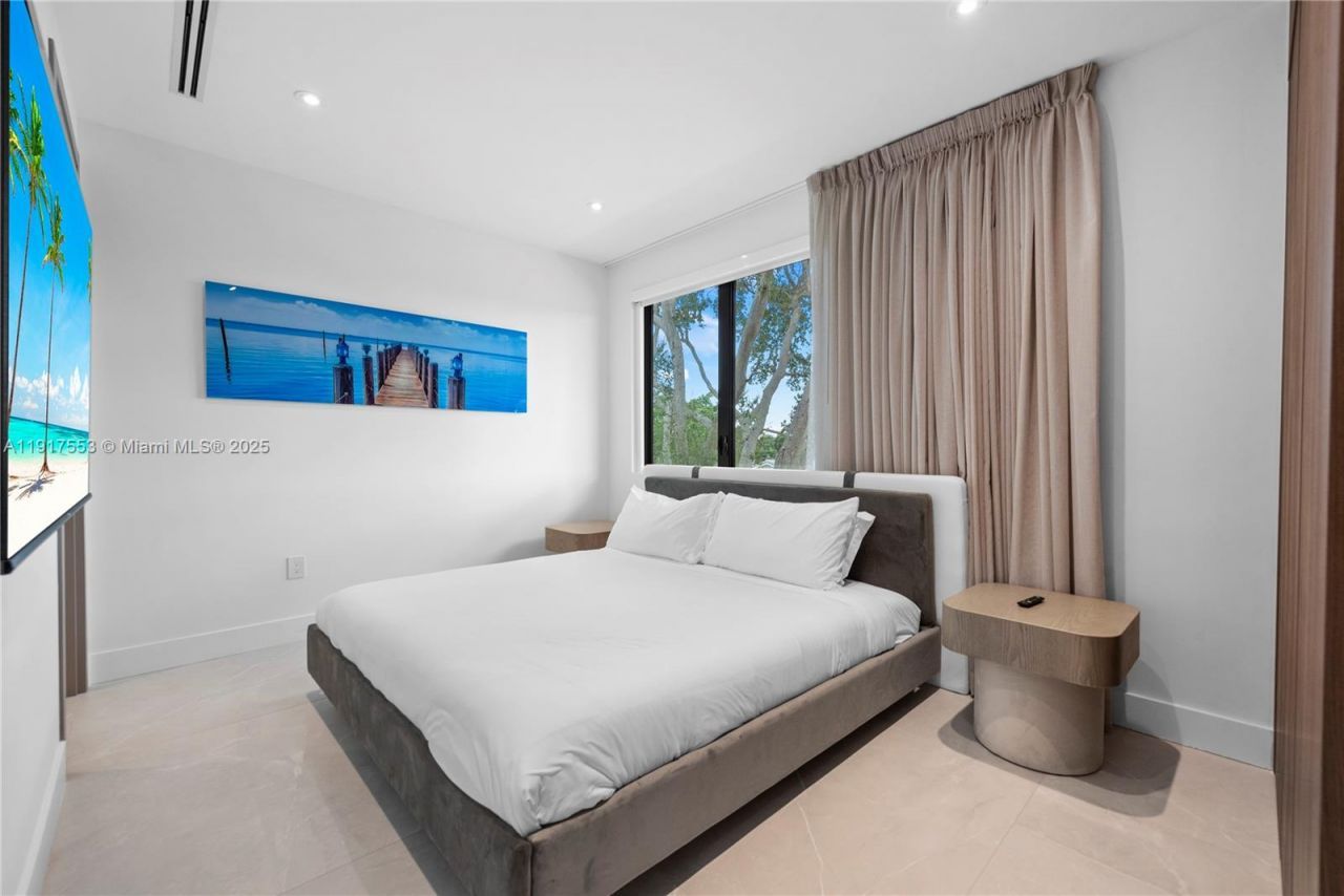 1881 NE 196th Ter, Miami, FL 33179 Photo