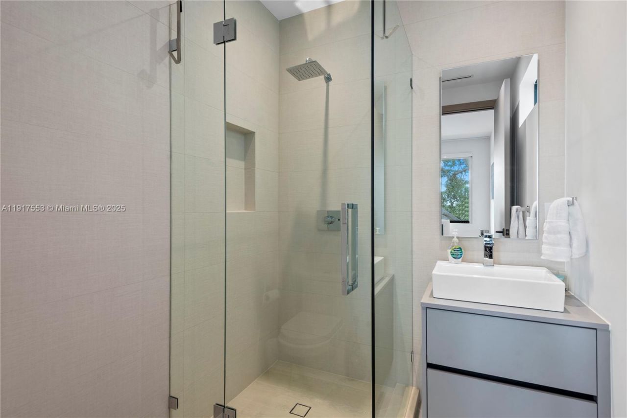 1881 NE 196th Ter, Miami, FL 33179 Photo