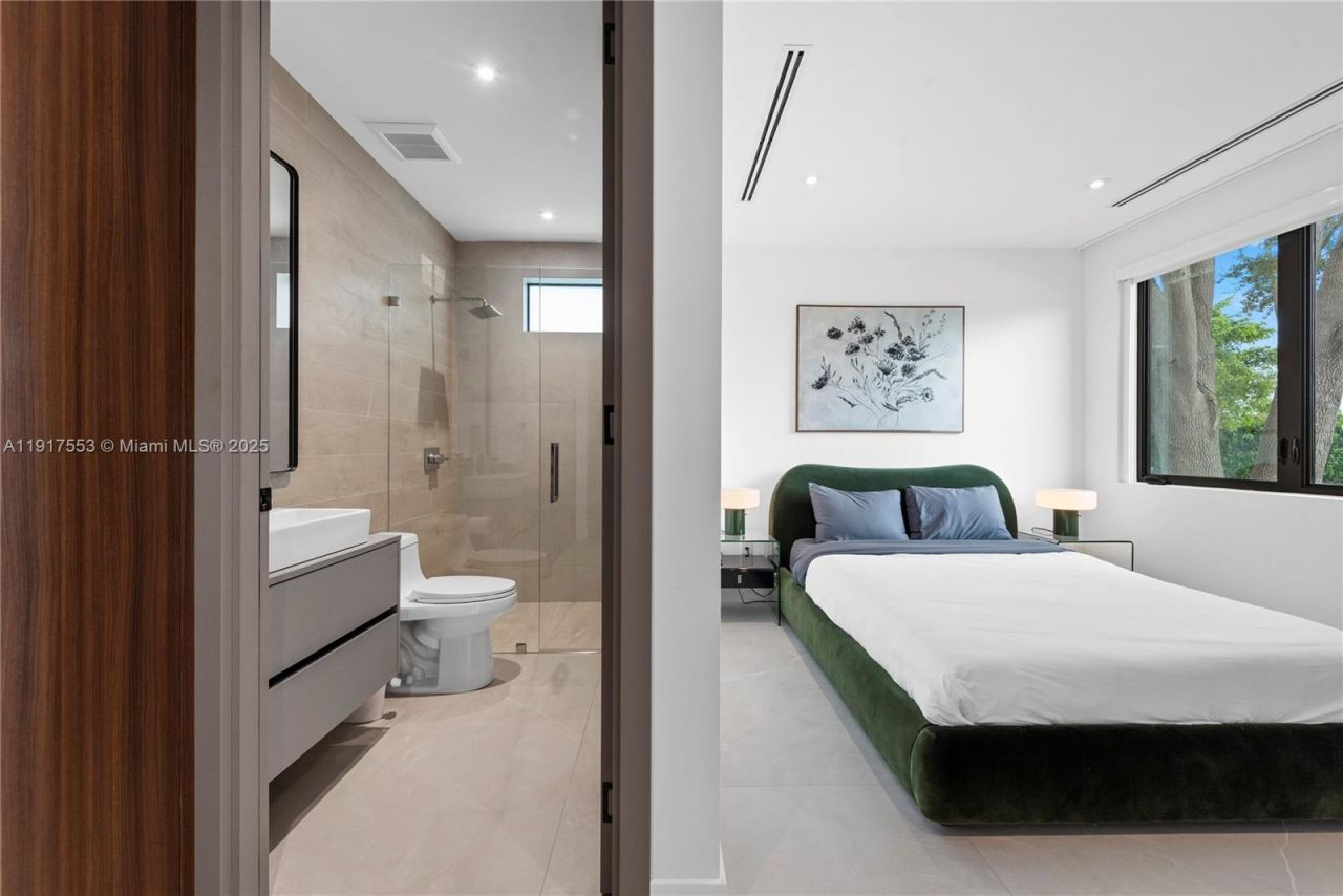 1881 NE 196th Ter, Miami, FL 33179 Photo