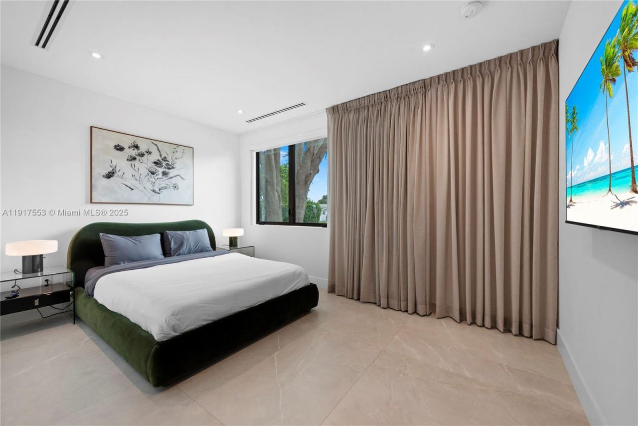 1881 NE 196th Ter, Miami, FL 33179 Photo