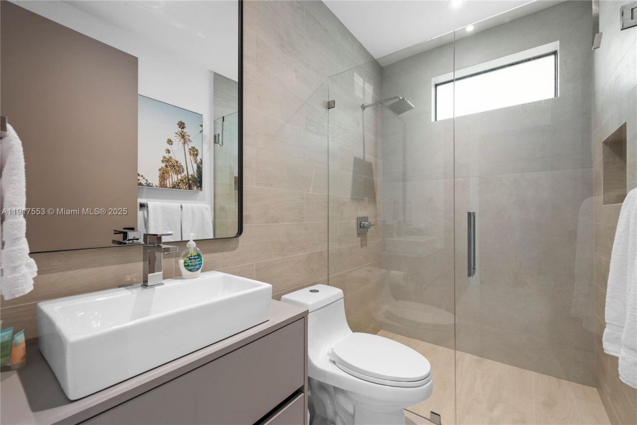 1881 NE 196th Ter, Miami, FL 33179 Photo