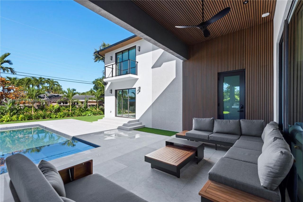 1881 NE 196th Ter, Miami, FL 33179 Photo