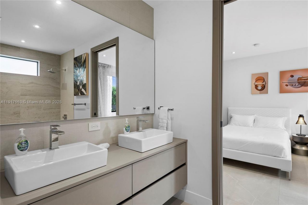 1881 NE 196th Ter, Miami, FL 33179 Photo