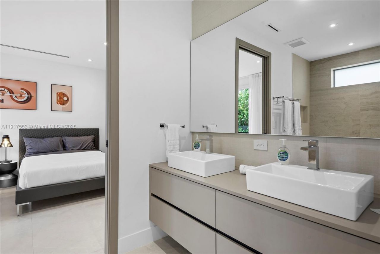 1881 NE 196th Ter, Miami, FL 33179 Photo