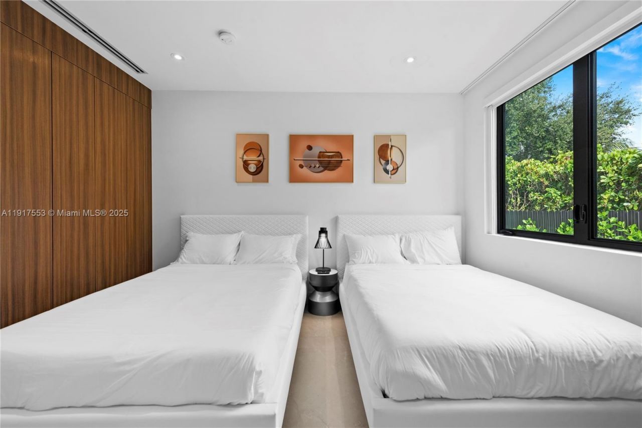 1881 NE 196th Ter, Miami, FL 33179 Photo