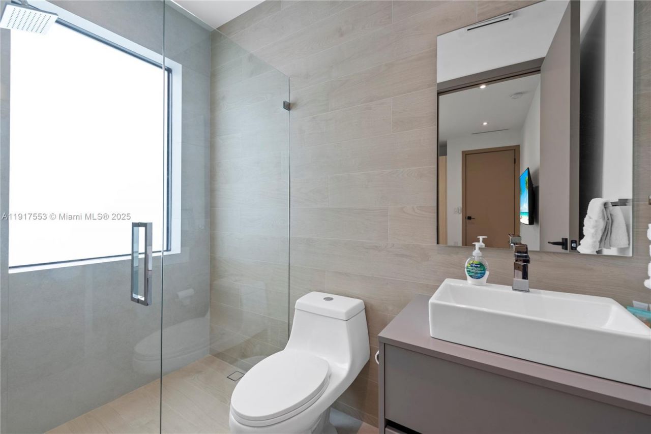 1881 NE 196th Ter, Miami, FL 33179 Photo