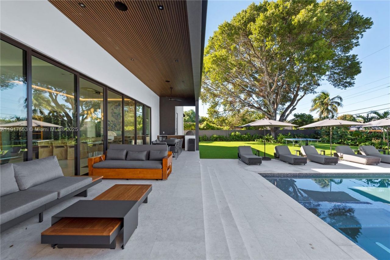 1881 NE 196th Ter, Miami, FL 33179 Photo