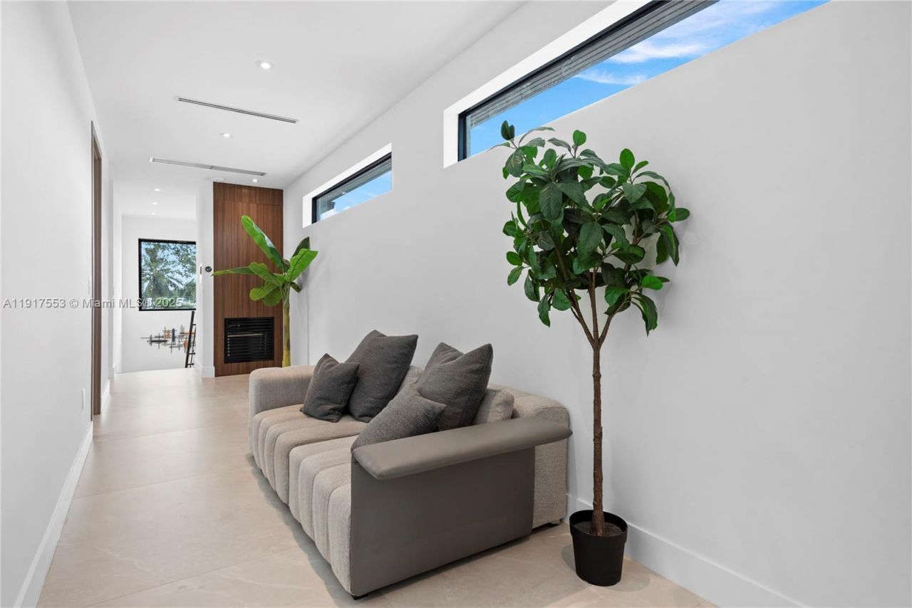 1881 NE 196th Ter, Miami, FL 33179 Photo