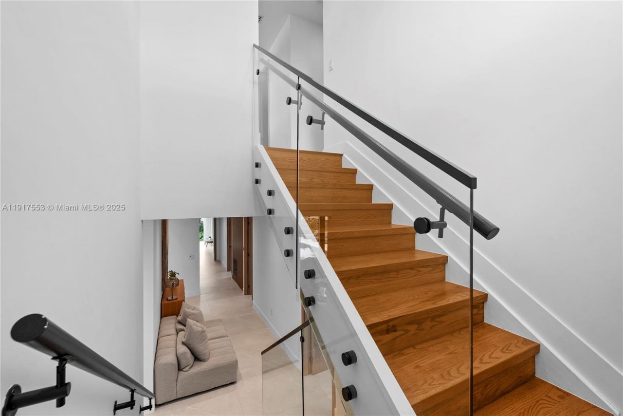 1881 NE 196th Ter, Miami, FL 33179 Photo