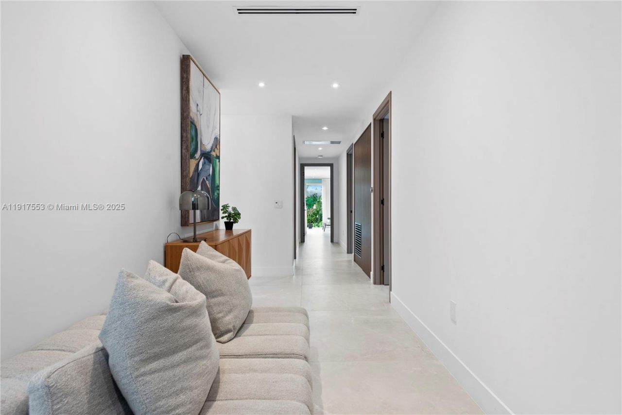 1881 NE 196th Ter, Miami, FL 33179 Photo