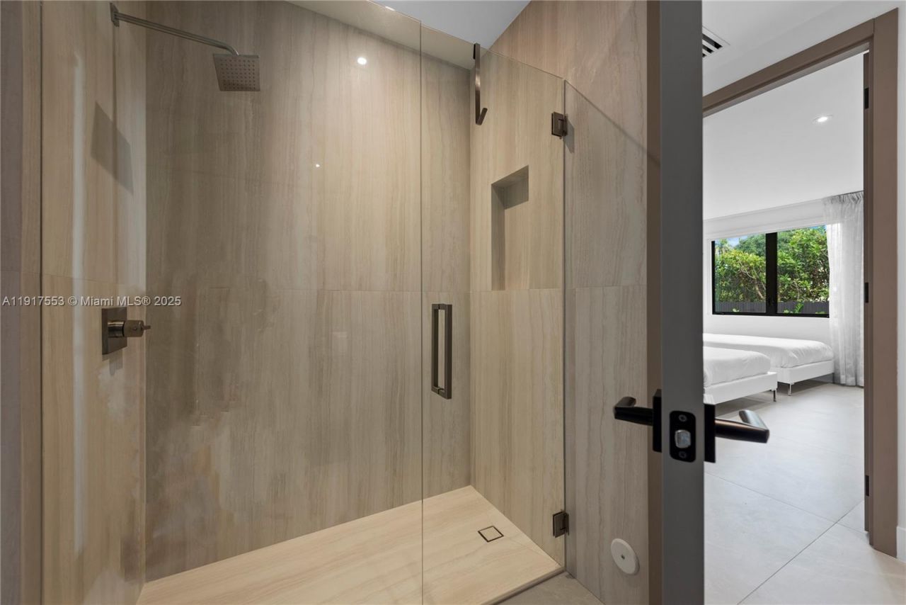 1881 NE 196th Ter, Miami, FL 33179 Photo