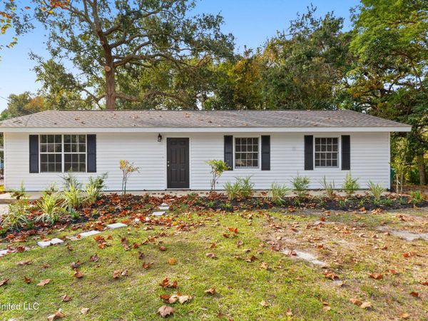 11 Fleetwood Place, Ocean Springs, MS 39564