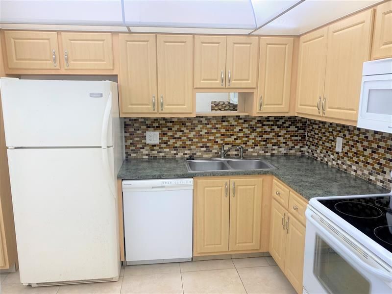 3510 Oaks Way, Unit 504, Pompano Beach, FL 33069 Photo