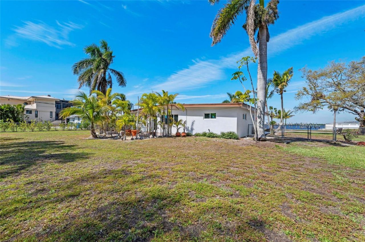 2014 Riverside Drive E, Bradenton, FL 34208 Photo