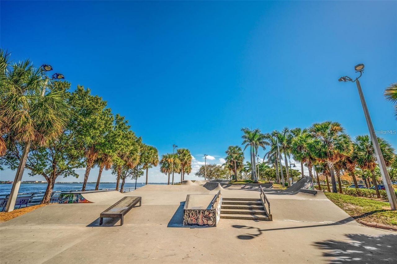 2014 Riverside Drive E, Bradenton, FL 34208 Photo