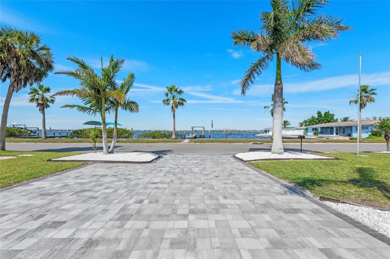 2014 Riverside Drive E, Bradenton, FL 34208 Photo