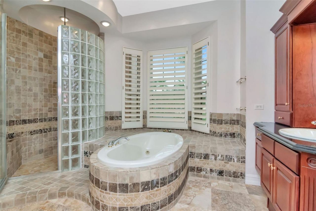 7680 Paradise Pointe Circle S, Saint Petersburg, FL 33711 Photo