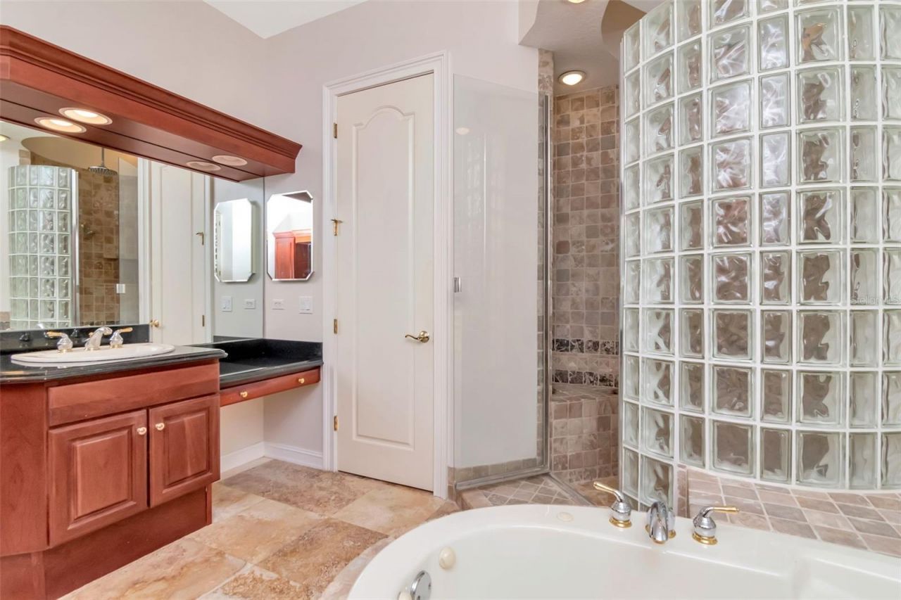 7680 Paradise Pointe Circle S, Saint Petersburg, FL 33711 Photo