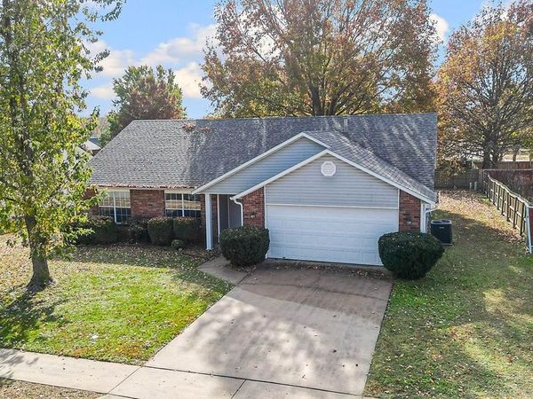 3277 W Barite Drive, Fayetteville, AR 72704