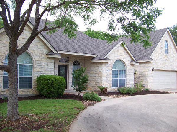 1400 T H Johnson DR, Taylor, TX 76574