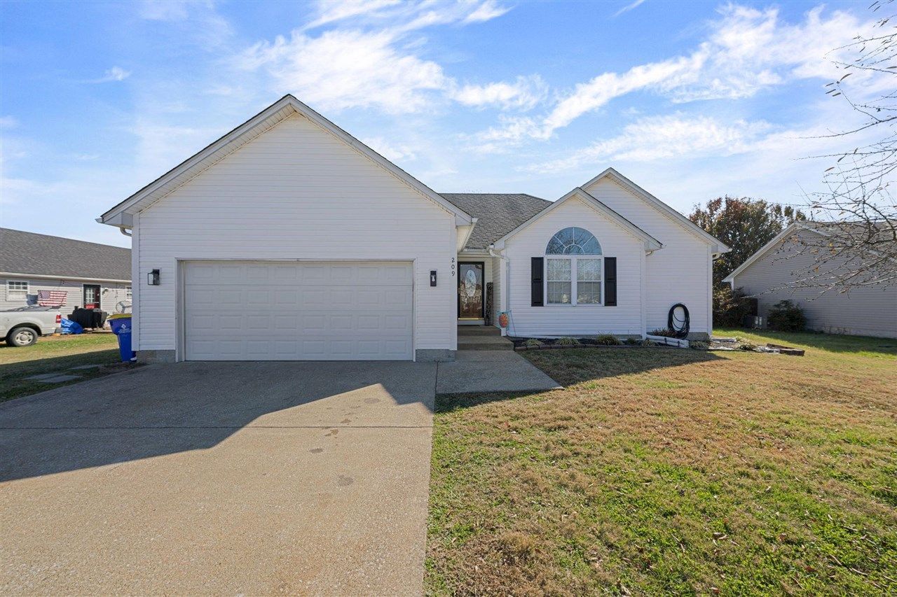 209 White Oak Court, Bowling Green, KY 42101 Main Photo