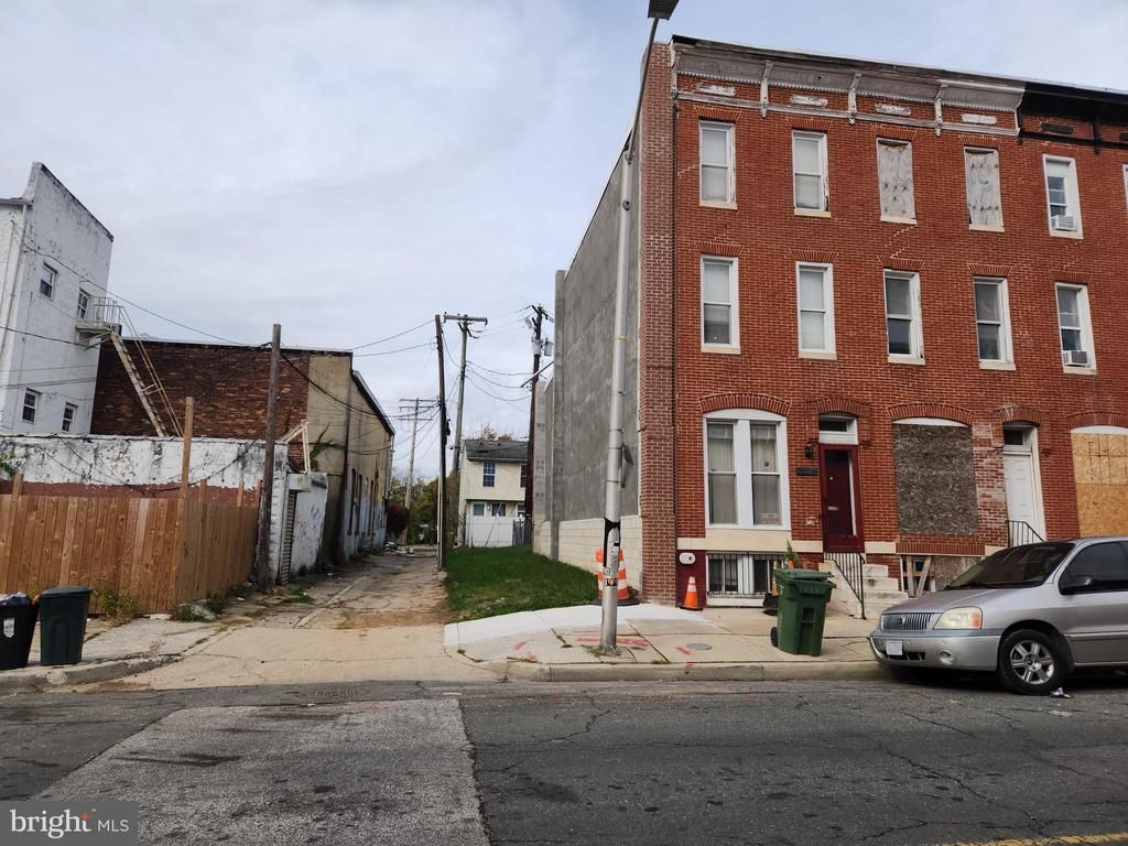 1306 N Carey Street, Baltimore, MD 21217 Main Photo