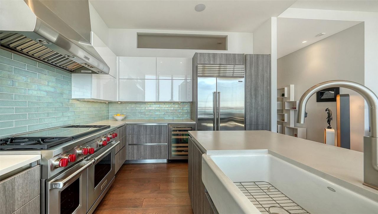 300 S Pineapple Avenue, Unit 902, Sarasota, FL 34236 Photo