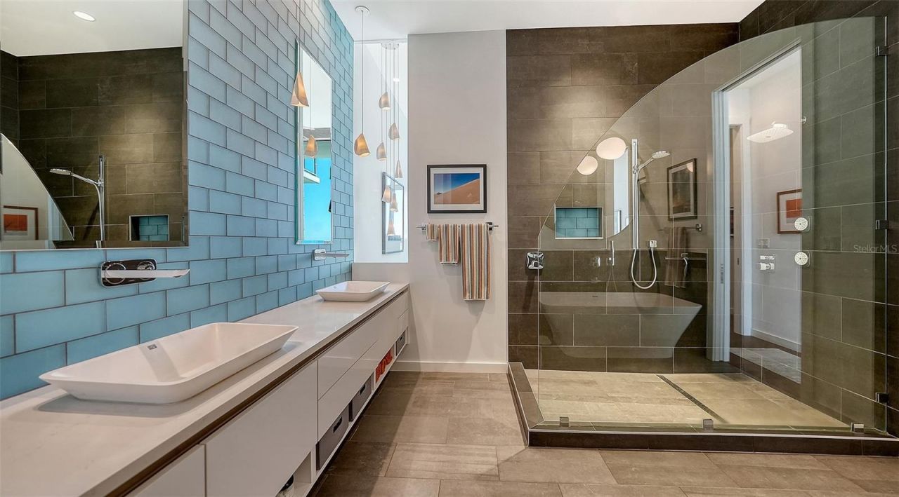 300 S Pineapple Avenue, Unit 902, Sarasota, FL 34236 Photo