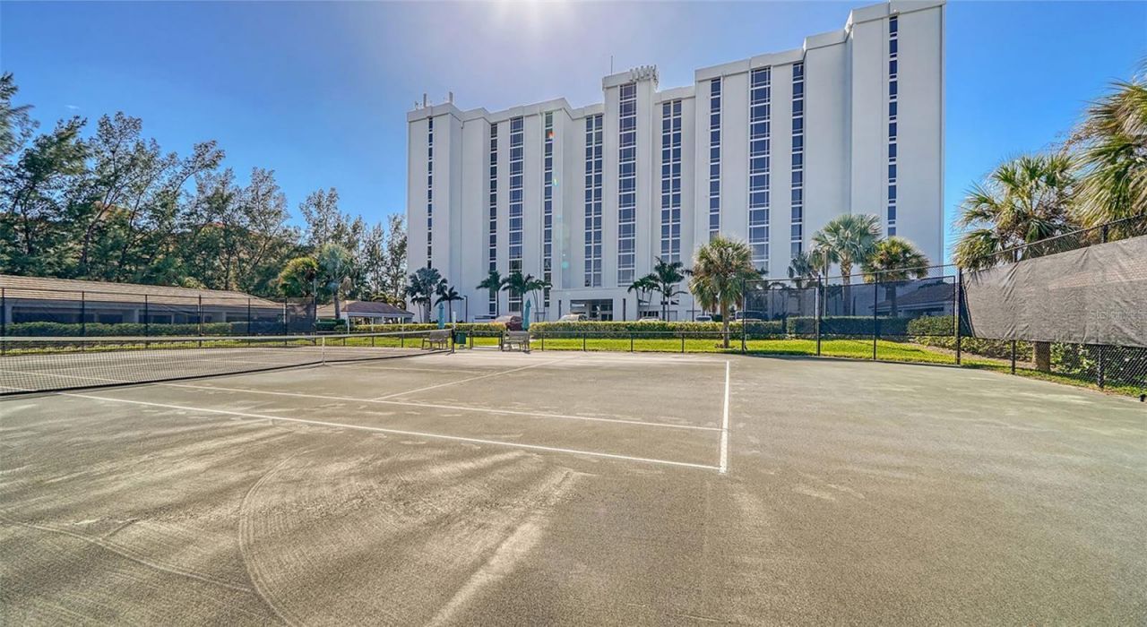 2425 Gulf Of Mexico Drive, Unit 1E, Longboat Key, FL 34228 Photo